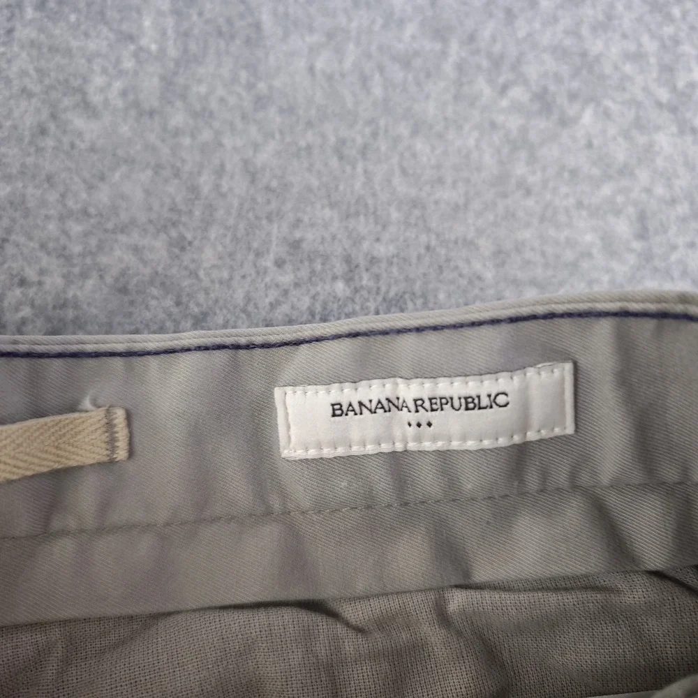 Banana Republic Lived In Chino Pants Mens 31x32 Athletic Fit Gray Flat Front